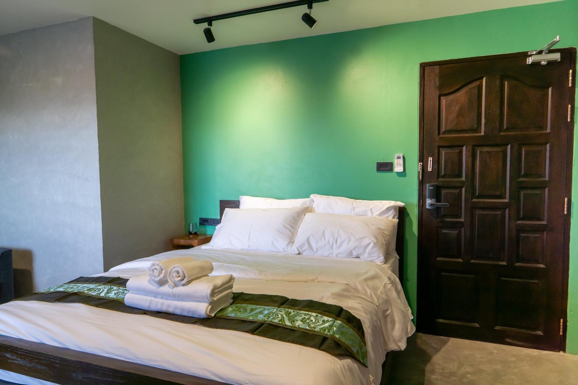 Lo-Ha Guest House, Contactless Check-In Бангкок Экстерьер фото