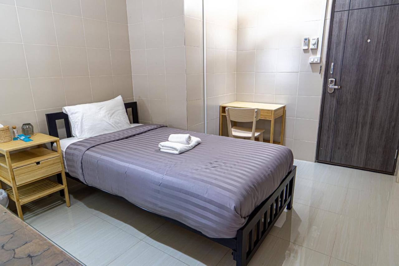 Lo-Ha Guest House, Contactless Check-In Бангкок Экстерьер фото
