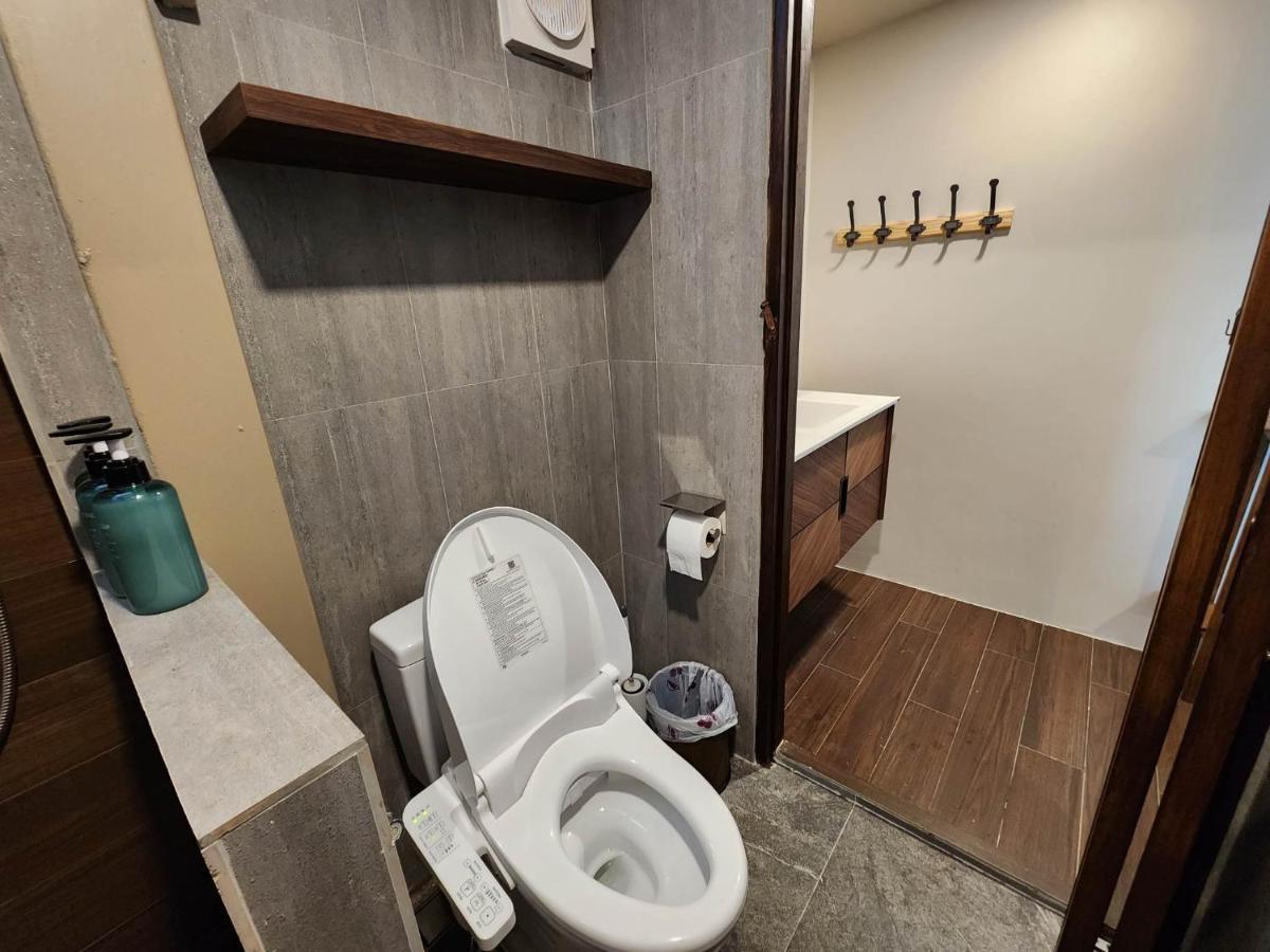 Lo-Ha Guest House, Contactless Check-In Бангкок Экстерьер фото