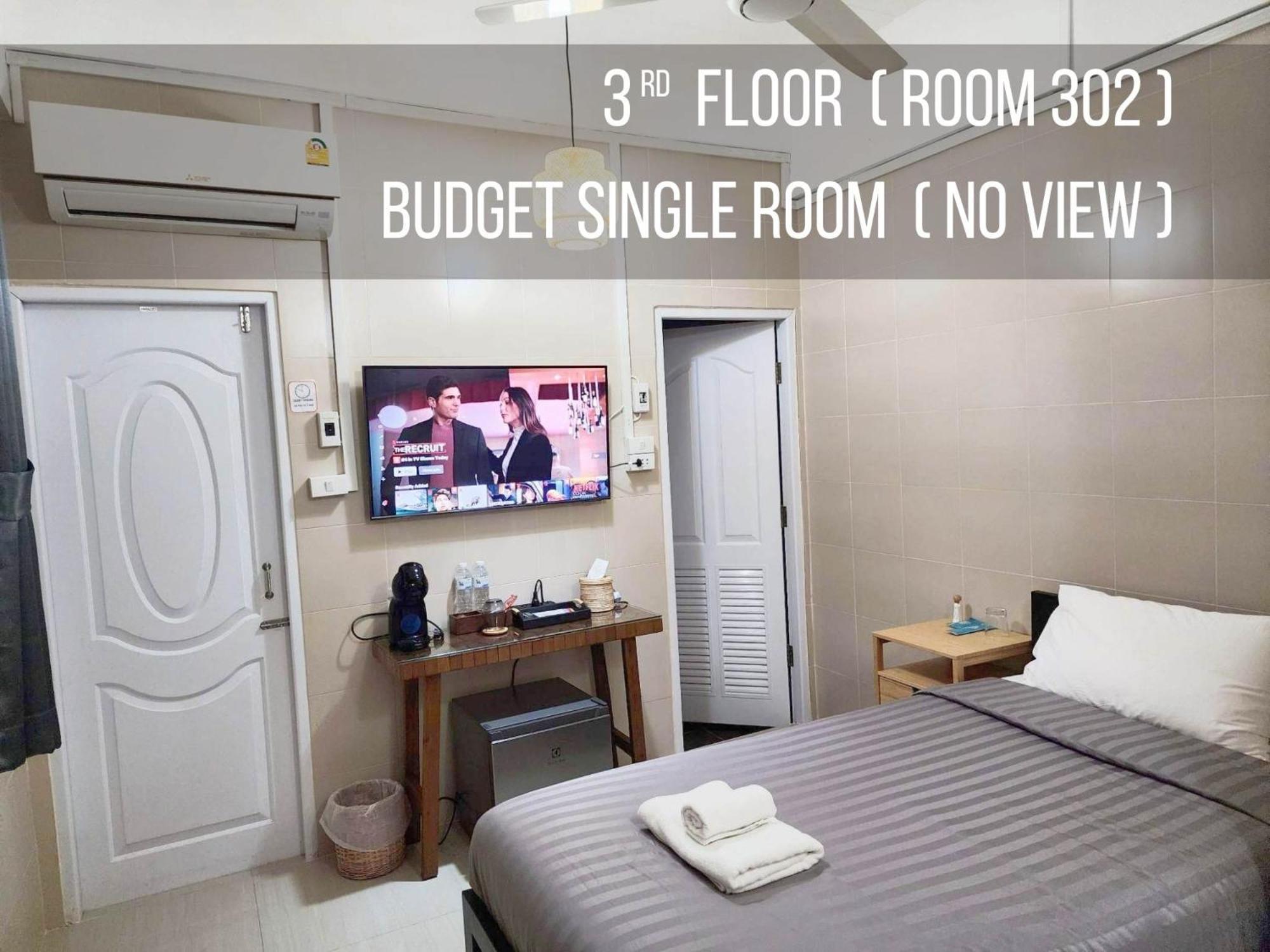 Lo-Ha Guest House, Contactless Check-In Бангкок Экстерьер фото